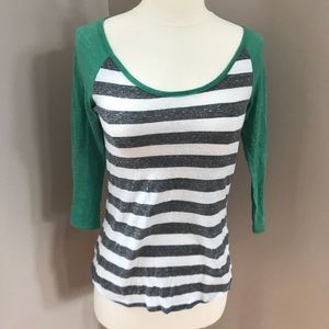 Three quarter tee shirt gray and green